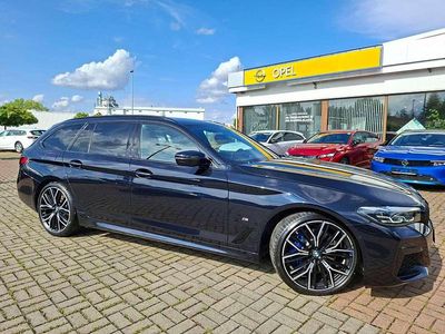 Gebraucht BMW 530 M Sport 286 PS (210 kW) 2023 Carbonschwarz metallic Kombi