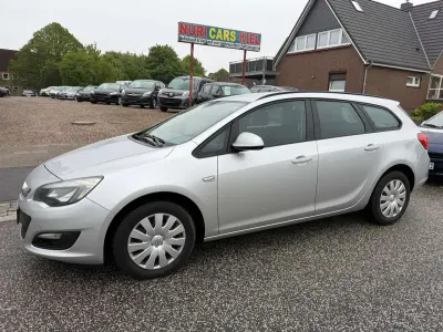 Gebraucht Opel Astra Edition 140 PS (102 kW) 2015 Other Kombi
