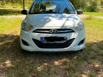 Gebraucht Hyundai i10 70 PS (51 kW) 2011 Weiß Kleinwagen