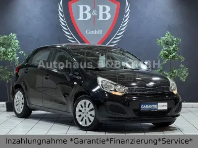 Gebraucht Kia Rio 75 PS (55 kW) 2012 Schwarz Limousine