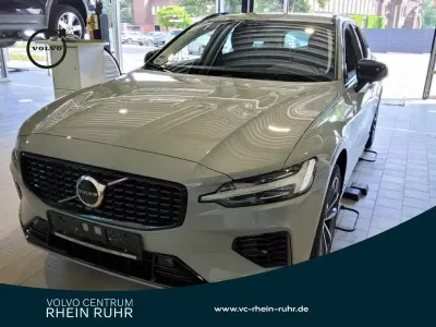 Gebraucht Volvo V60 Plus 455 PS (334 kW) 2024 Grau vapour grey / metallic Kombi