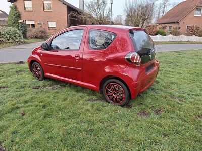 Gebraucht Toyota Aygo 68 PS (50 kW) 2010 Rot Kleinwagen