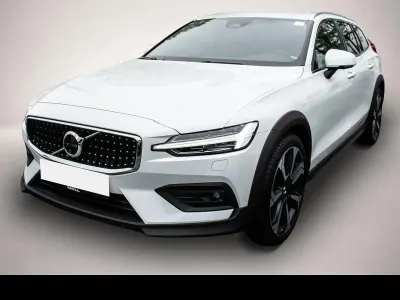 Gebraucht Volvo V60 CC Plus 197 PS (144 kW) 2024 Manufacturer Kombi