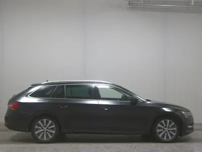 Gebraucht Skoda Superb 200 PS (147 kW) 2022 Schwarz Kombi