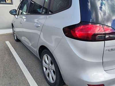 Silber Gebraucht 2015 Opel Zafira Tourer Selection Van / Kleinbus | 9.750 € (Etwas zu teuer)