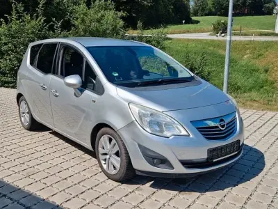 Gebraucht Opel Meriva Edition 110 PS (80 kW) 2011 Silber Van / Kleinbus