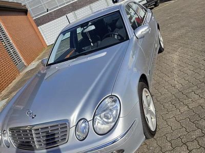 Usata Mercedes E200 163 CV (119 kW) 2005 Argento Berlina