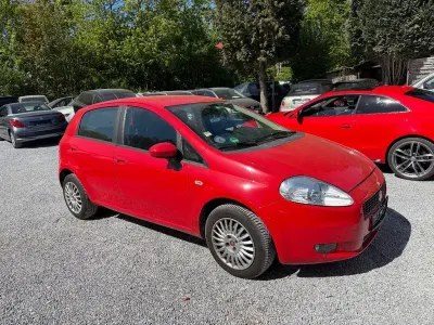 Usata Fiat Grande Punto Dynamic 77 CV (56 kW) 2010 Rosso Utilitaria