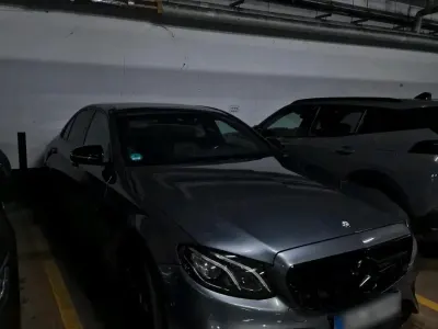 Gebraucht Mercedes E220 AMG line 165 PS (121 kW) 2016 Grau Limousine