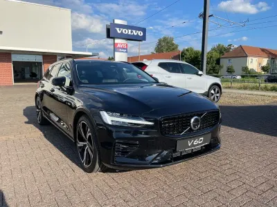 Gebraucht Volvo V60 Plus 455 PS (334 kW) 2024 Schwarz Kombi