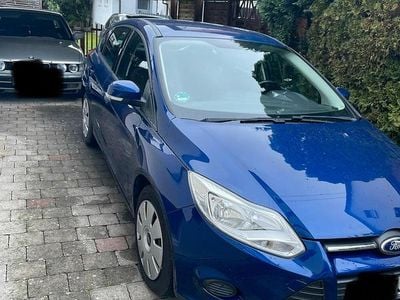 Gebraucht Ford Focus 101 PS (74 kW) 2014 Blau Kleinwagen