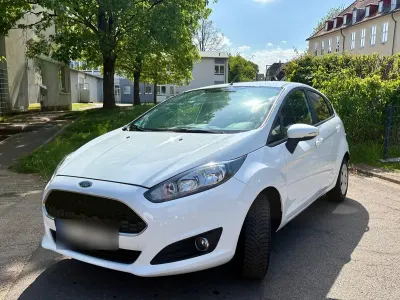 Begagnad Ford Fiesta 101 HK (74 kW) 2017 Vit Halvkombi