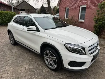 Gebraucht Mercedes GLA250 StreetStyle 211 PS (155 kW) 2015 Weiß SUV
