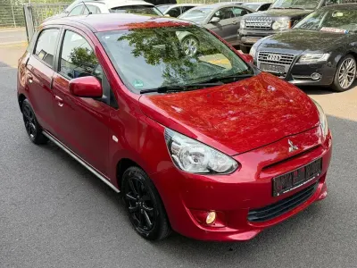 Gebraucht Mitsubishi Space Star Diamant Edition 80 PS (58 kW) 2015 Rot Limousine