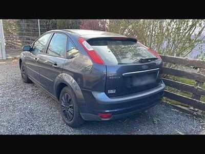 Gebraucht Ford Focus 115 PS (84 kW) 2008 Grau Limousine