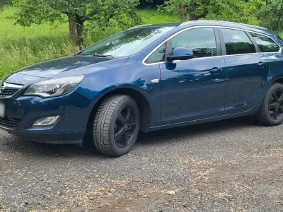 Gebraucht Opel Astra Sport 160 PS (117 kW) 2011 Blau Kombi