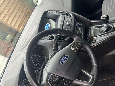 Gebraucht Ford Focus Cool & Connect 125 PS (91 kW) 2017 Schwarz Kombi