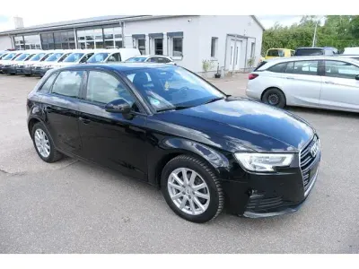 Gebraucht Audi A3 Sportback Comfort 116 PS (85 kW) 2020 Schwarz Kleinwagen