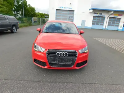 Gebraucht Audi A1 Attraction 86 PS (63 kW) 2011 Rot Kleinwagen