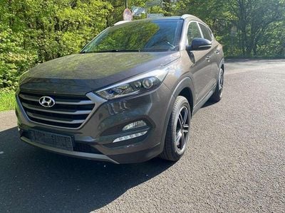 Gebraucht Hyundai Tucson Intro Edition 132 PS (97 kW) 2016 Braun SUV