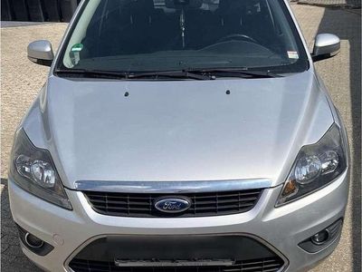 Silber Gebraucht 2010 Ford Focus Viva Limousine | 5.000 € (Teuer)