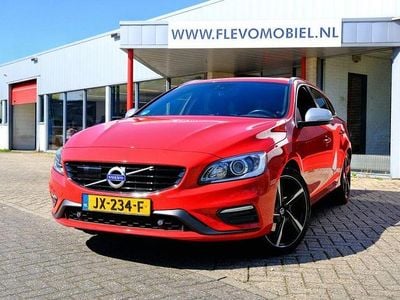 Second-hand Volvo V60 R-Design 245 CP (180 kW) 2016 Roșu Break
