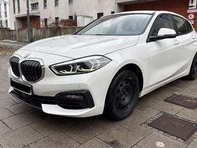 Weiß Gebraucht 2020 BMW 118 Advantage Kleinwagen | 15.999 € (Fairer Preis)