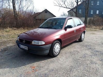 Gebraucht Opel Astra 75 PS (55 kW) 1995 Rot Limousine