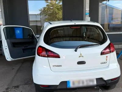 Gebraucht Mitsubishi Colt 90 PS (66 kW) 2009 Weiß Kleinwagen