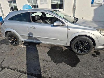Silber Gebraucht 2005 Opel Astra GTC Coupé | 1.300 €