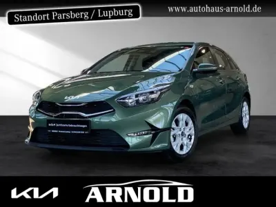 Gebraucht Kia Ceed Vision 140 PS (102 kW) 2025 Experiencegrün (metallic) Kleinwagen