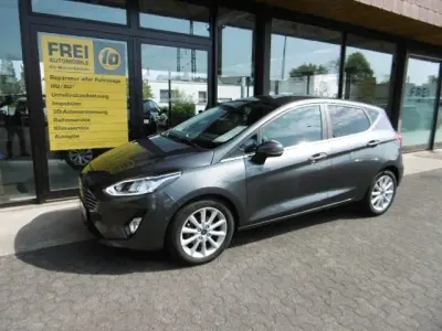 Gebraucht Ford Fiesta Titanium 101 PS (74 kW) 2018 Grau Kleinwagen