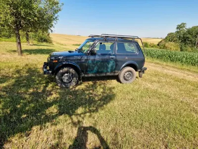 Gebraucht Lada niva 83 PS (61 kW) 2015 Grün SUV