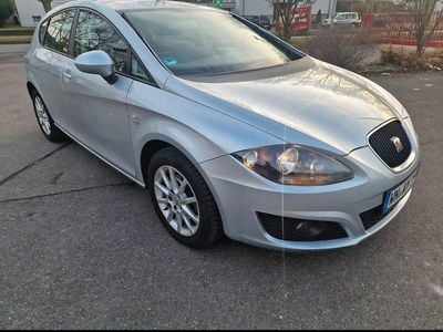 Silber Gebraucht 2010 Seat Leon Style Limousine | 2.999 € (Guter Preis)