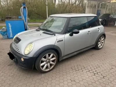 Usado Mini Cooper S 163 HP (119 kW) 2002 Prateado Citadino