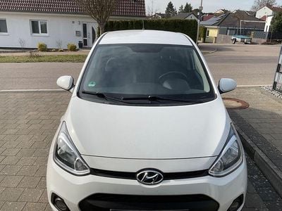 Gebraucht Hyundai i10 Classic 67 PS (49 kW) 2016 Weiß Kleinwagen
