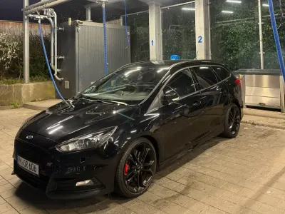Käytetty Ford Focus ST 185 HP (136 kW) 2018 Musta Farmari