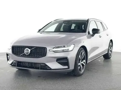 Gebraucht Volvo V60 145 PS (106 kW) 2025 Kombi