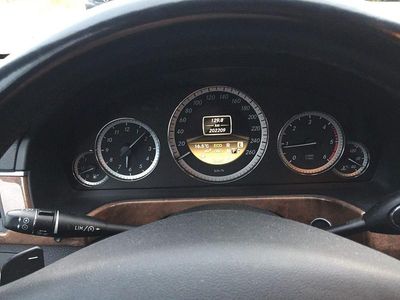 Gebraucht Mercedes E220 Elegance 170 PS (125 kW) 2012 Silber Kombi