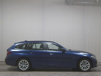 Blau Gebraucht 2021 BMW 320e Sport Line Kombi | 17.480 € (Guter Preis)