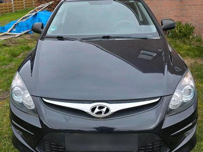 Gebraucht Hyundai i30 90 PS (66 kW) 2011 Schwarz Kombi