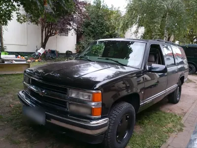 Używany Chevrolet Silverado 250 KM (183 kW) 1993 Czarny SUV