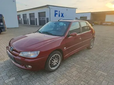Gebraucht Peugeot 306 65 PS (47 kW) 1999 Rot Kleinwagen