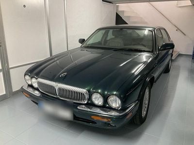 Second-hand Jaguar XJ8 Executive 2000 Verde Berlinǎ