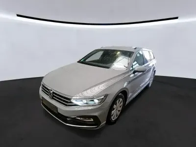Gebraucht VW Passat R-line 150 PS (110 kW) 2023 Mondsteingrau Kombi
