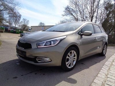 Gebraucht Kia Ceed Sportswagon DREAM-TEAM Edition 135 PS (99 kW) 2013 Silber Kombi