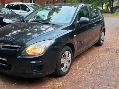 Gebraucht Hyundai i30 95 PS (69 kW) 2009 Schwarz Limousine