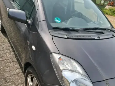 Gebraucht Toyota Yaris 99 PS (72 kW) 2011 Grau Kleinwagen