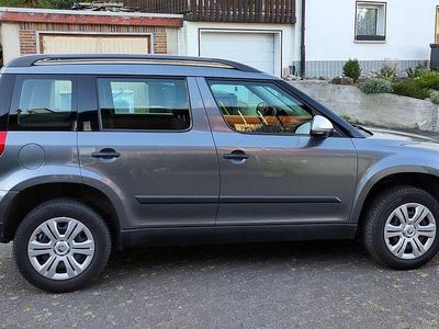 Gebraucht Skoda Yeti Drive 110 PS (80 kW) 2017 Grau SUV