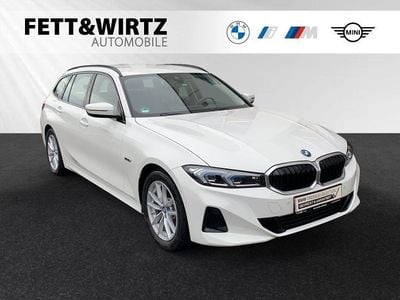 Alpinweiss Gebraucht 2023 BMW 330e Kombi | 32.500 € (Superpreis)